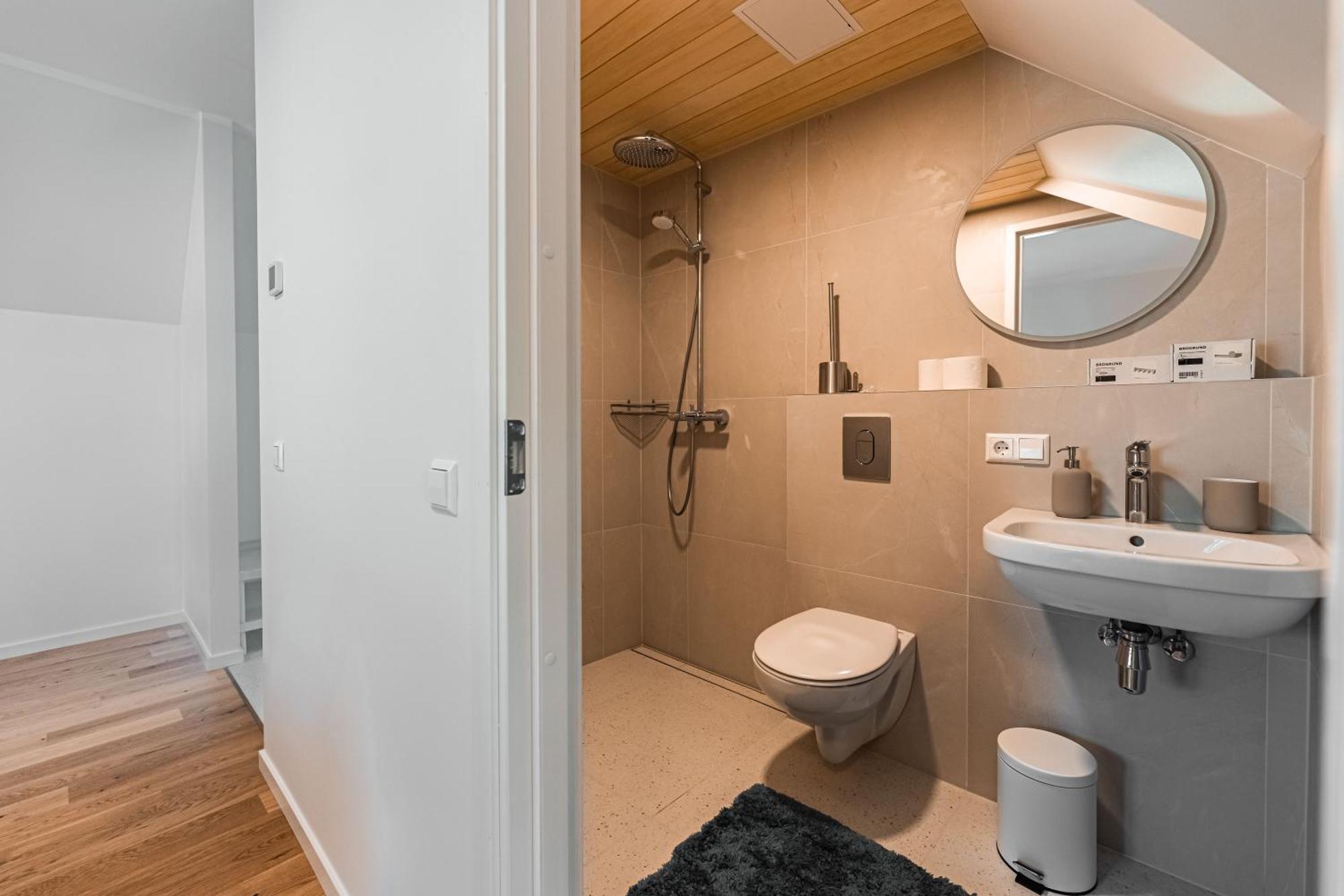 קורסארה Komandandi Apartments מראה חיצוני תמונה